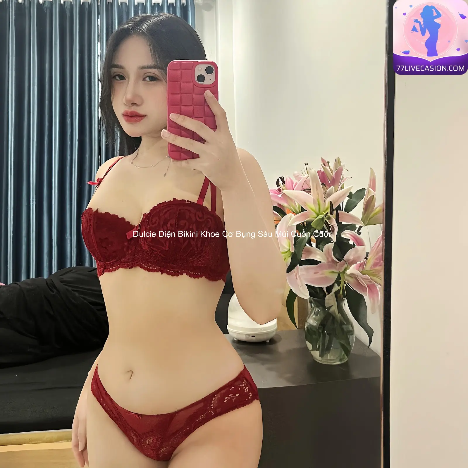 Dulcie Diện Bikini Khoe Cơ Bụng Sáu Múi Cuồn Cuộn 1