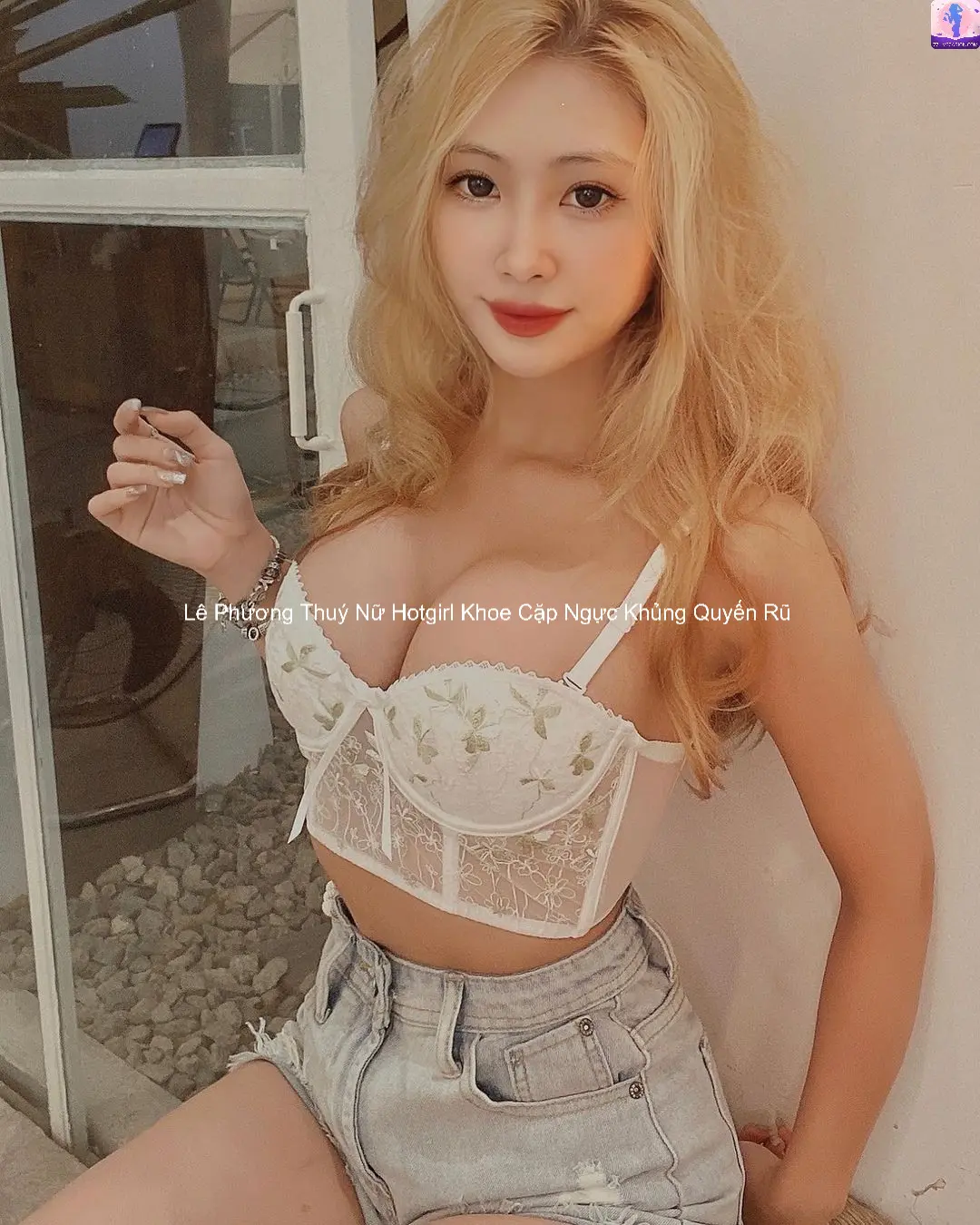 Lê Phương Thuý Nữ Hotgirl Khoe Cặp Ngực Khủng Quyến Rũ 2